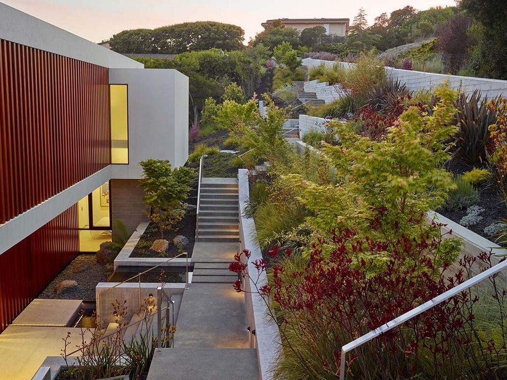 Cheng Brier house with San Francisco Bay views by Swatt Miers Architects