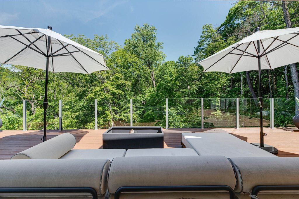 Enclave of Privacy, Exclusivity, and Contemporary Elegance: Nashville's Exquisite Residence Priced at $5,999,900