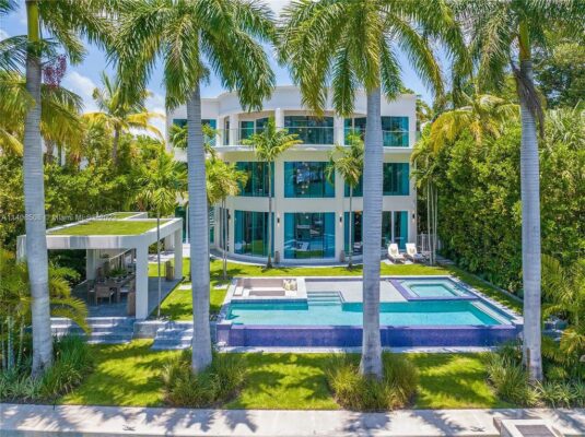 View of Exquisite Fully Furnished 3-Story Waterfront Home Asking $24.9 Million ...