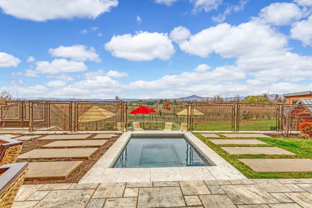 Grestoni Vineyards Estate: Exquisite Luxury Living and Wine Experience in Medford, OR, Priced at $11.95M