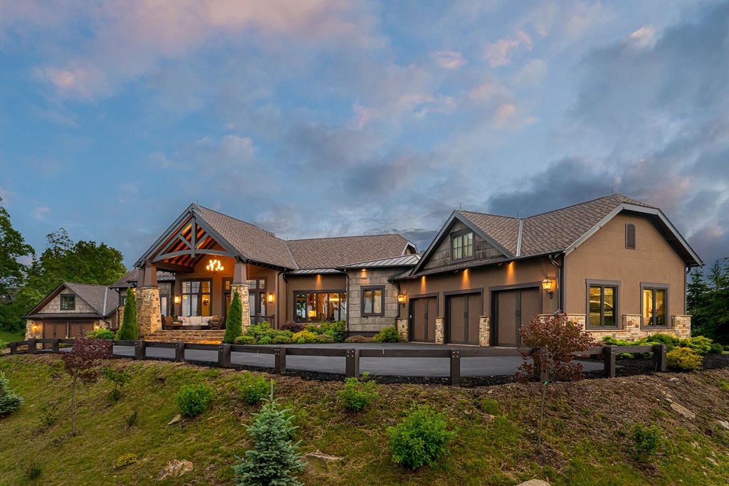 Hendersonville Retreat: Unparalleled Views and Exquisite Design Priced at $4.2 Million