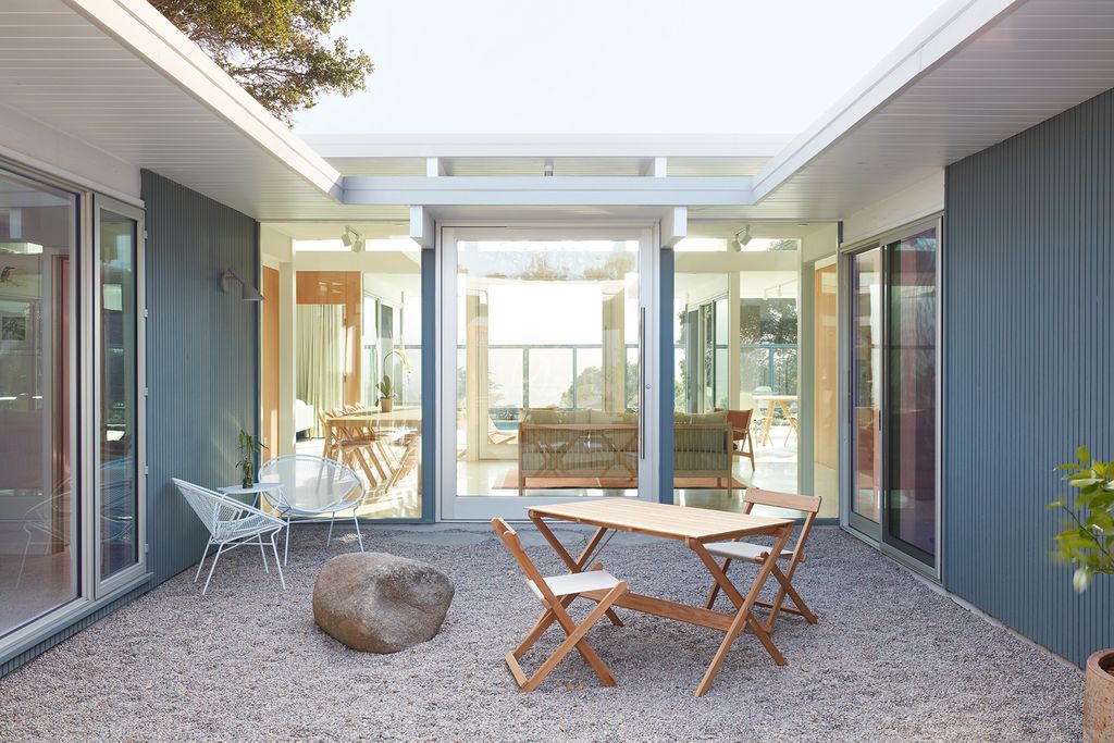 Highlands Eichler House with both Comfort and Style by Gast Architects