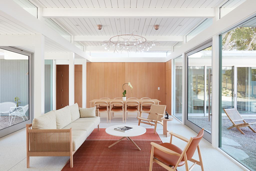 Highlands Eichler House with both Comfort and Style by Gast Architects
