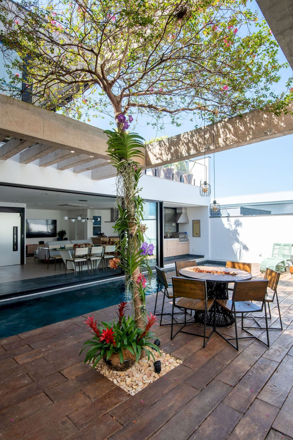 House RZR, Seamless Social Spaces Integration by GRBX ARQUITETOS