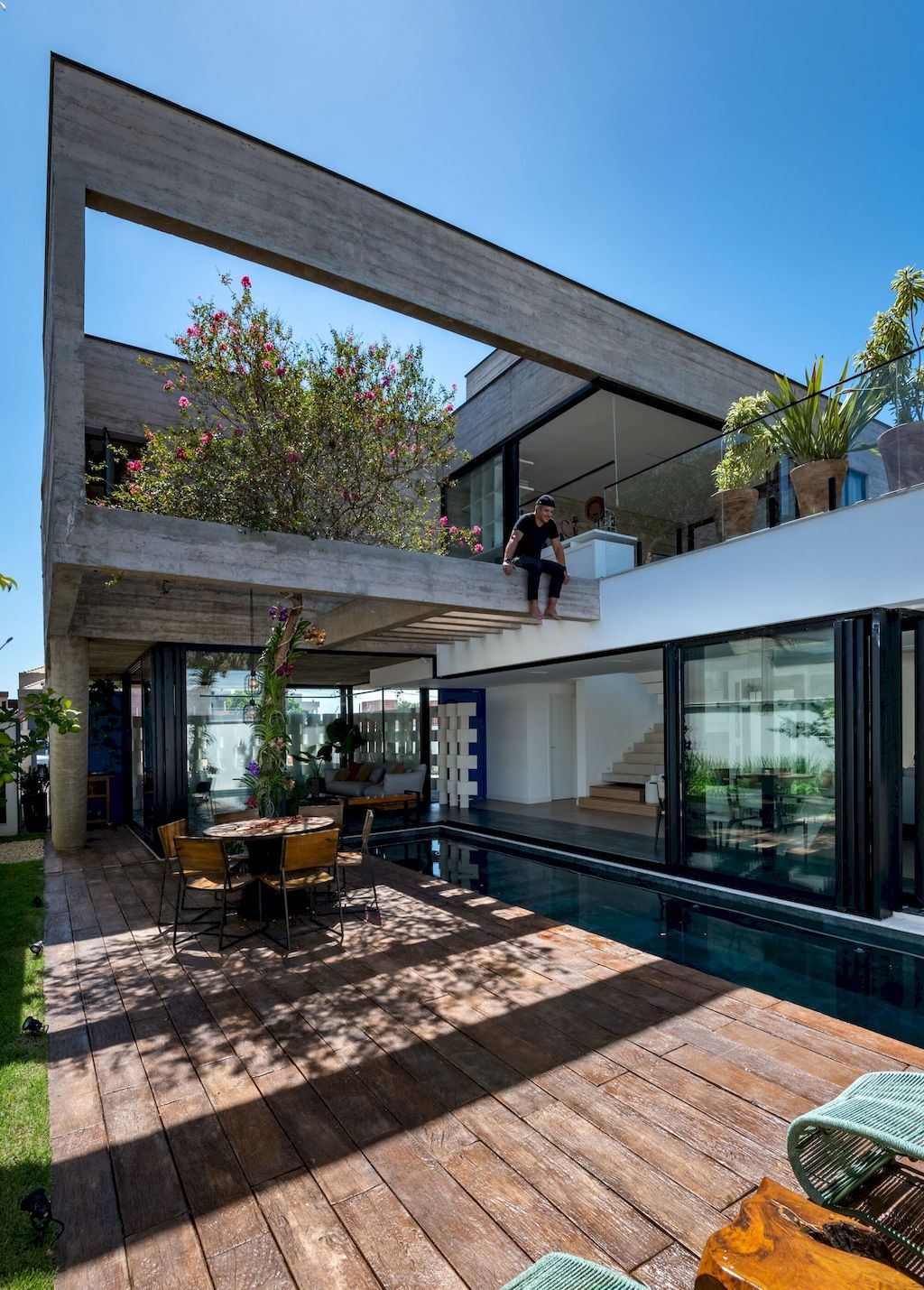 House RZR, Seamless Social Spaces Integration by GRBX ARQUITETOS