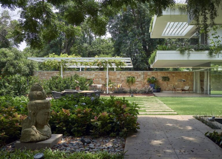 Hovering Gardens House in Pune, India by Niraj Doshi Design Consultancy