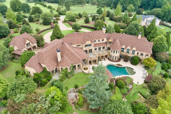 Kent Rock Manor: An Exquisite Venue for Grand Gatherings and Elegant Entertainment in Loganville, GA Listed at $4.9M