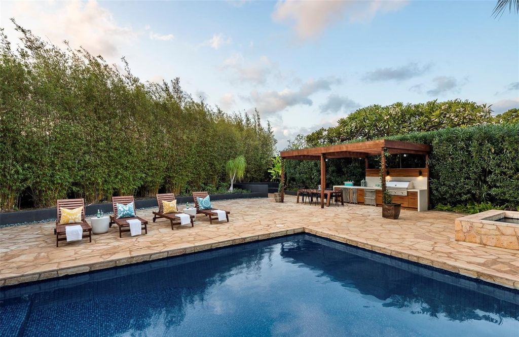 Magnificent Villa Leahi: Luxury Living and Breathtaking Views in Honolulu's Desirable Neighborhood for $8.985M