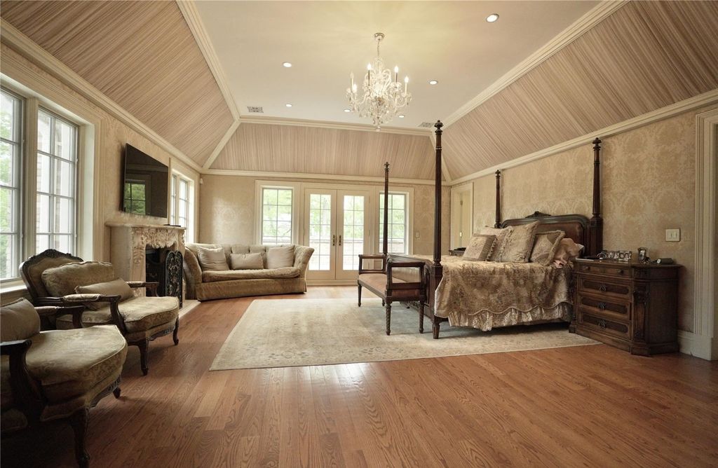 Majestic Colonial Estate Perfect for Elegant Entertainment in Great Neck, NY Listed at $6.988 Million