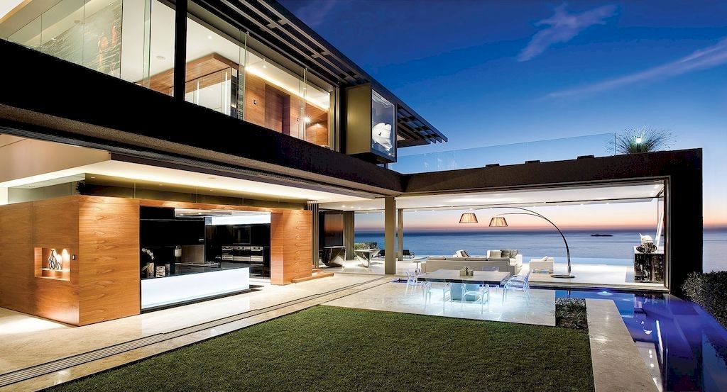 Nettleton 198 House with modern design & luxurious finishes by SAOTA