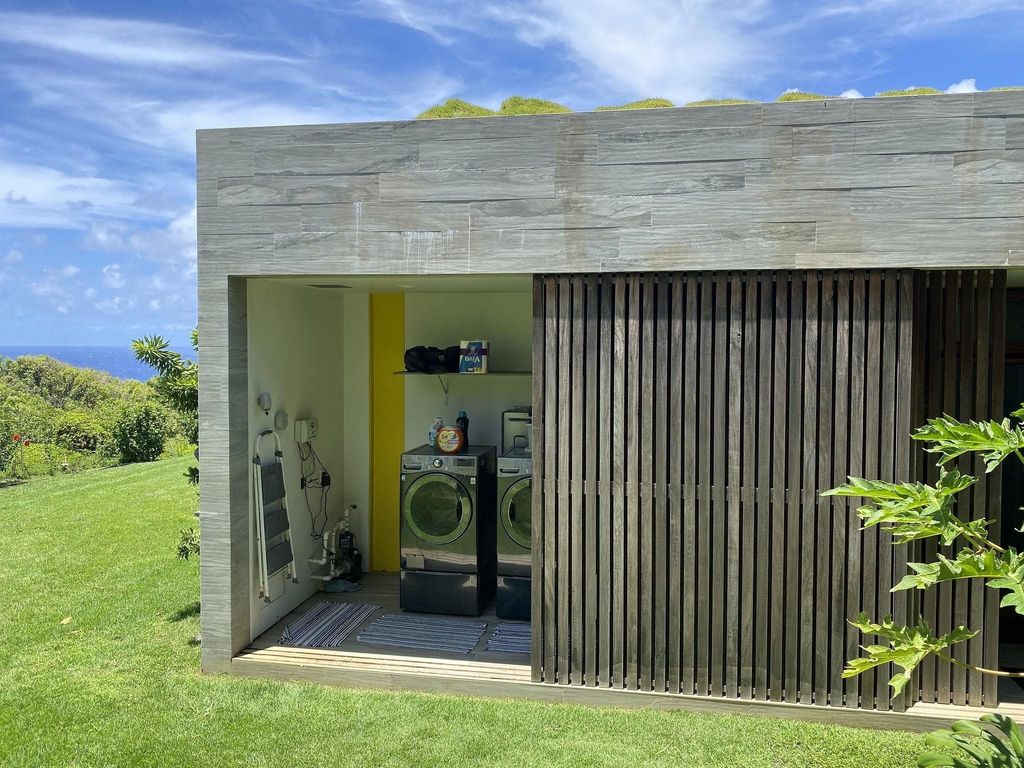 Oceanfront Cottage: Award-Winning Green Home in Haiku, HI Embrace Simplicity and Luxury for $7.5M