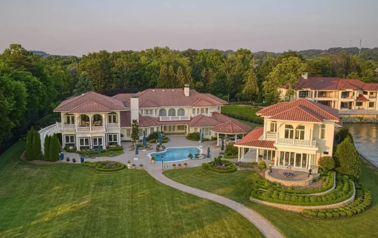 One of The Most Beautiful Lakefront Homes in Knoxville, Tennessee hits The Market for $11,500,000