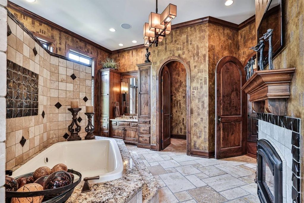 Opulent Cincinnati, OH Estate: Stunning Home with High-End Details Listed at $5.899M