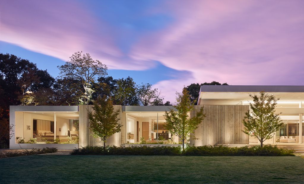 Preston Hollow Residence with Modern Design by Specht Architects