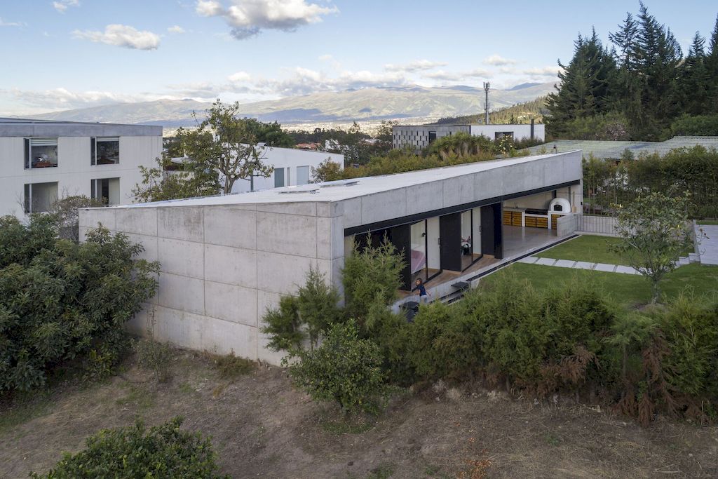 RA House, blends with topography by Bernardo Bustamante Arquitectos