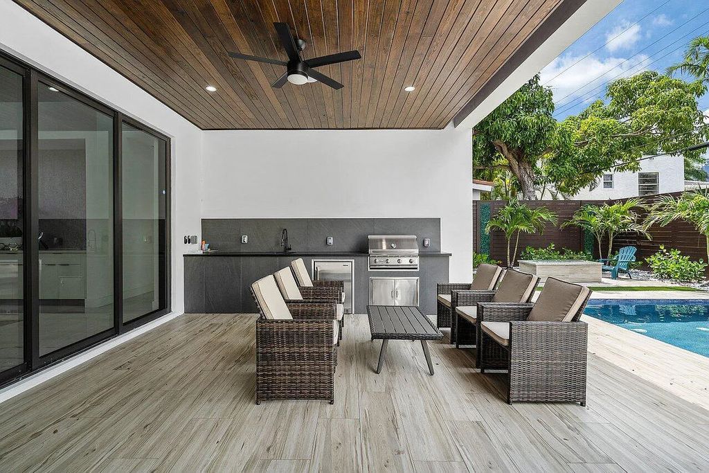 Welcome to 713 SE 7th Street, Fort Lauderdale, Florida! This rare new construction build in Rio Vista offers modern luxury and spacious living areas. Fully furnished and turnkey, it features 4 beds, 5 baths, and 3,368 sq ft.