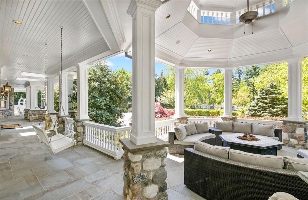 Spectacular Shingle-Style Colonial in Cold Spring Harbor, NY: A Haven of Elegance and Craftsmanship Seeks $5.495 Million