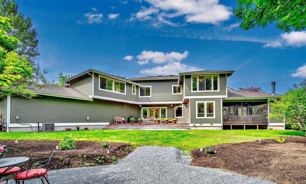Stunning Luxury Home in Duvall, WA: Perfect Blend of Form, Function, and High-End Finishes at $2 Million