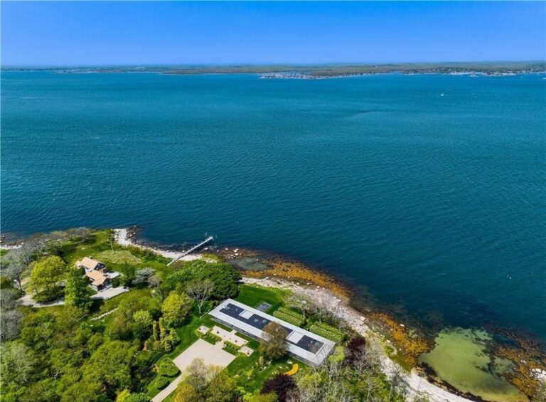 Stunning Modern Glass House on Fishers Island, NY A Captivating Blend