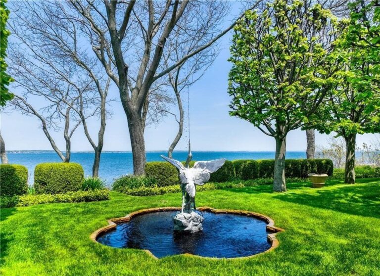 Stunning Modern Glass House on Fishers Island, NY A Captivating Blend