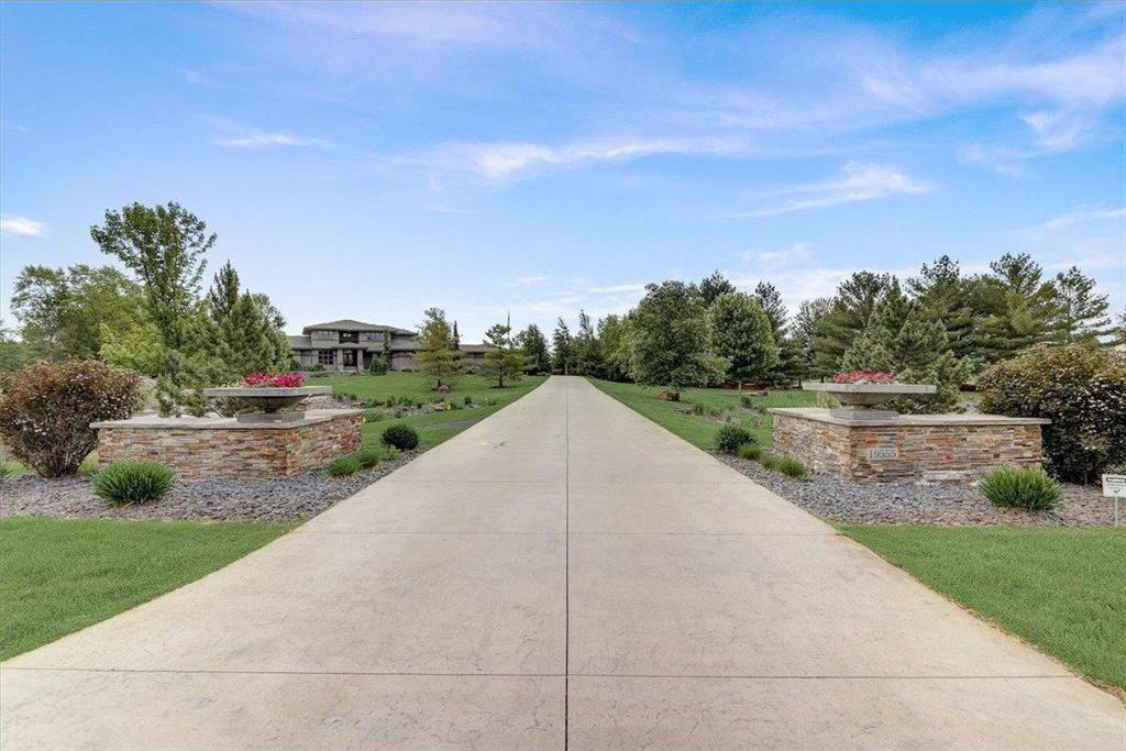 Stunning Prior Lake, MN Residence: A Frank Lloyd Wright-Inspired Masterpiece on a Private Lot Priced at $2.5M