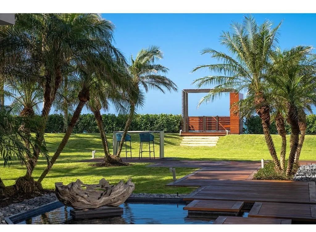Introducing 25 16th Avenue S, a magnificent beachfront estate in Naples, Florida. This modern masterpiece, designed by Stofft Cooney Architects, LLC and constructed by Newbury North Associates, Inc., offers captivating views of Naples beach and the Gulf of Mexico.