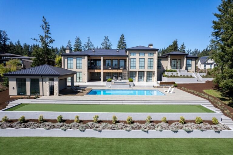 Vineyard Estate with Mt Hood Views and NapaInspired Ambiance in West