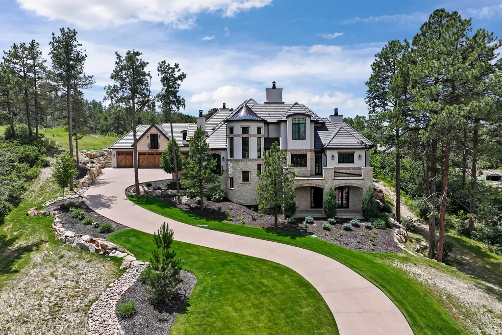 1764 Via Los Pinon Home in Castle Rock, Colorado. Discover the epitome of luxury living in this extraordinary 6-bed, 10-bath modern masterpiece on a wooded, 1-acre lot. With breathtaking mountain views, top-of-the-line features, and impeccable design, this open concept home offers an unparalleled living experience.
