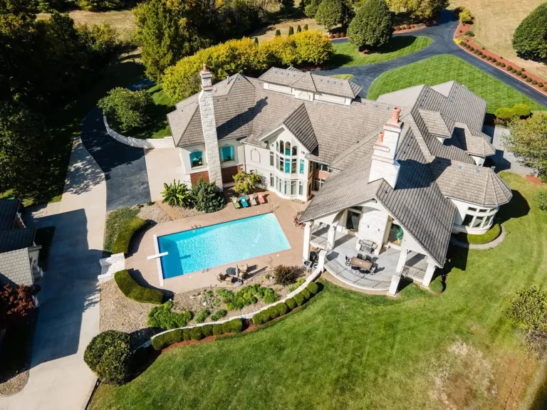 Magnificent and Unique 11,000 SF Estate with Luxurious Amenities Asks $8,500,000 in Missouri
