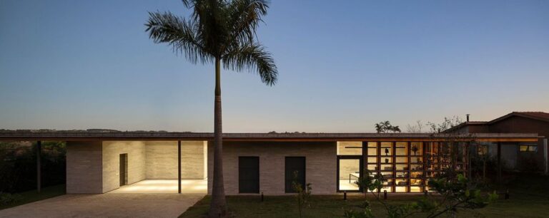 Bauer House with Orthogonal Design by Luiz Paulo Andrade Arquitetos