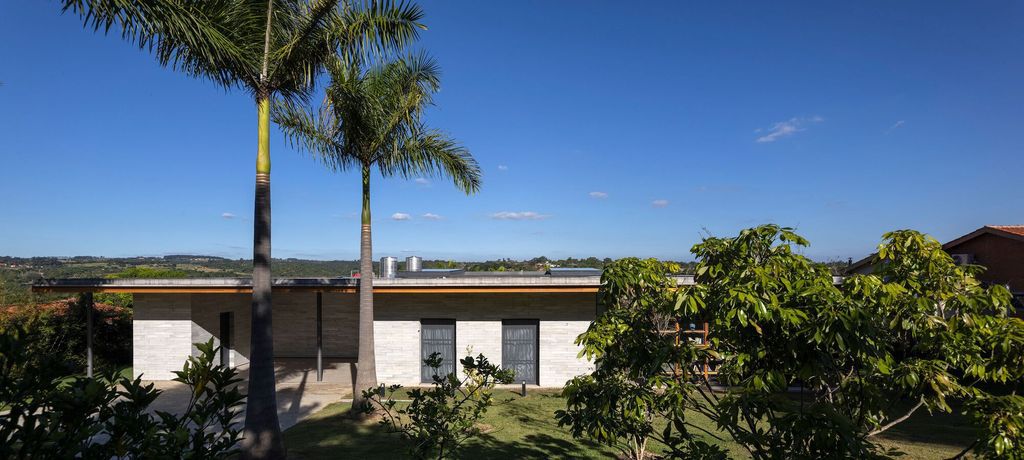 Bauer House with Orthogonal Design by Luiz Paulo Andrade Arquitetos