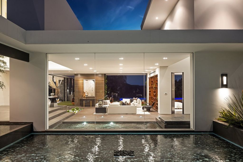 Benedict Canyon, Endless Luxurious House by Whipple Russell Architects