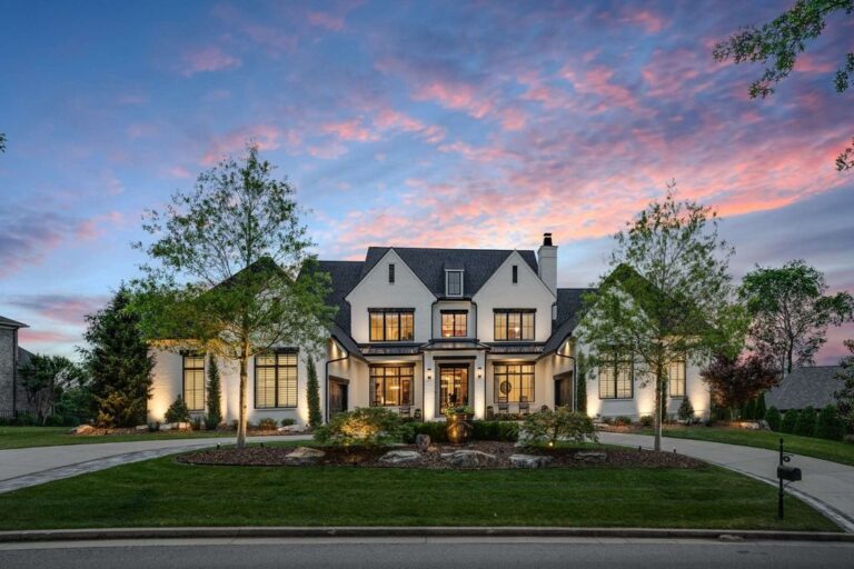 Breathtaking New Construction in Brentwood, Tennessee: A Perfect Blend of Elegance and Airiness