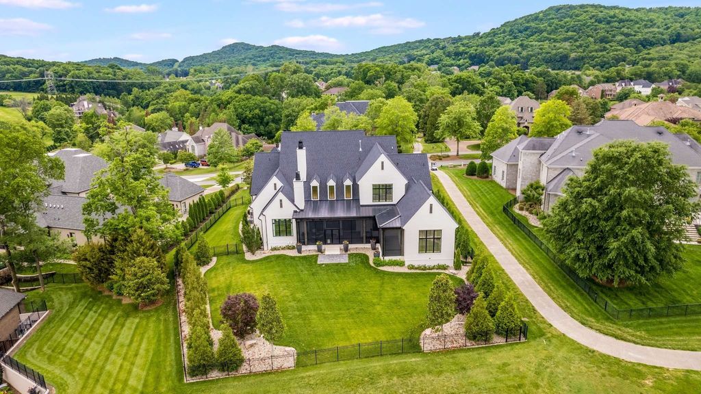 Breathtaking New Construction in Brentwood, Tennessee: A Perfect Blend of Elegance and Airiness Asking Price $4.59 Million