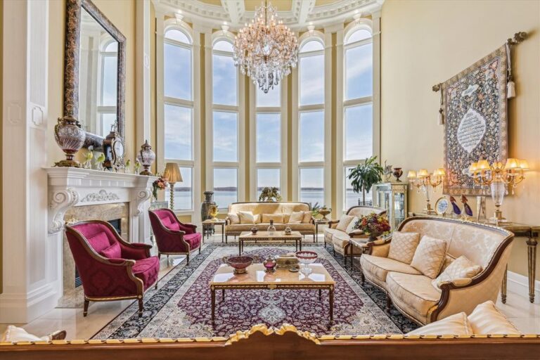 Captivating Waterfront Oasis Indulge in Luxury at this 8M AllBrick