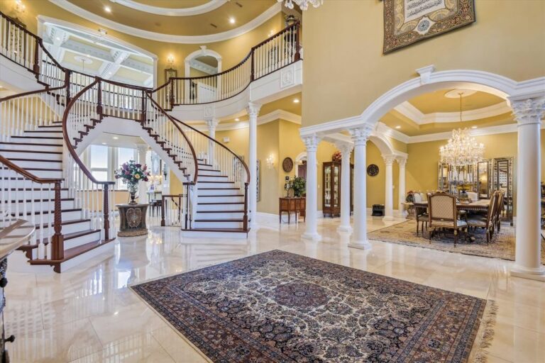 Captivating Waterfront Oasis Indulge in Luxury at this 8M AllBrick