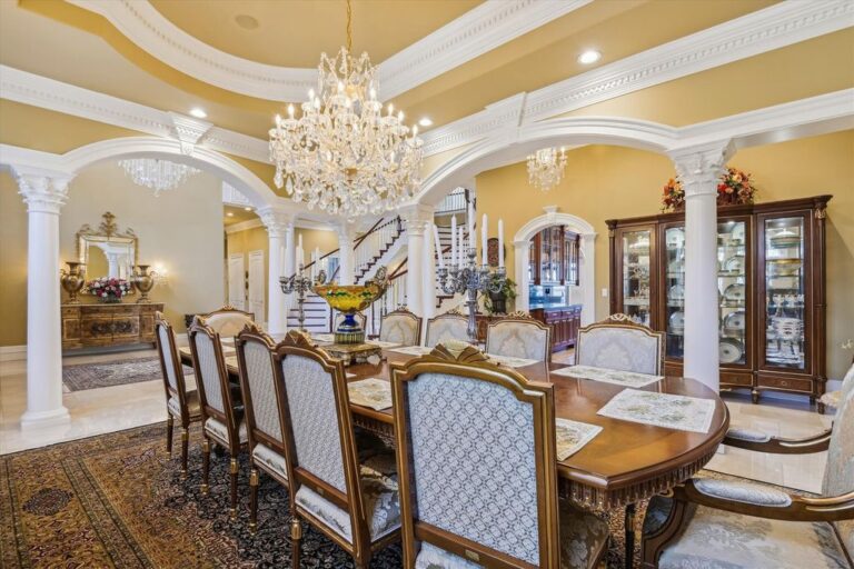 Captivating Waterfront Oasis Indulge in Luxury at this 8M AllBrick