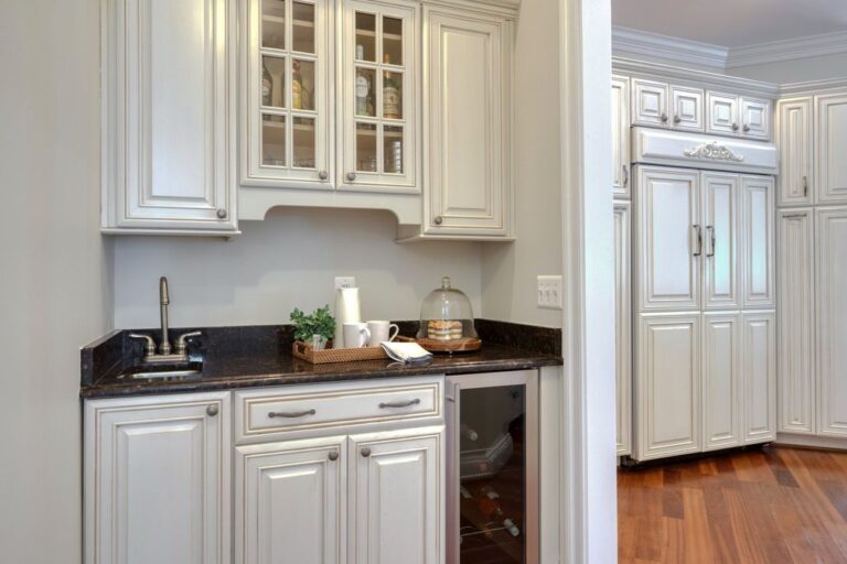 Charming FarmhouseStyle Home in Beacon Hill, Leesburg, Virginia Lists