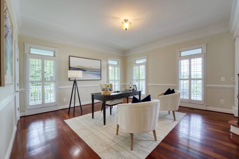 Charming FarmhouseStyle Home in Beacon Hill, Leesburg, Virginia Lists