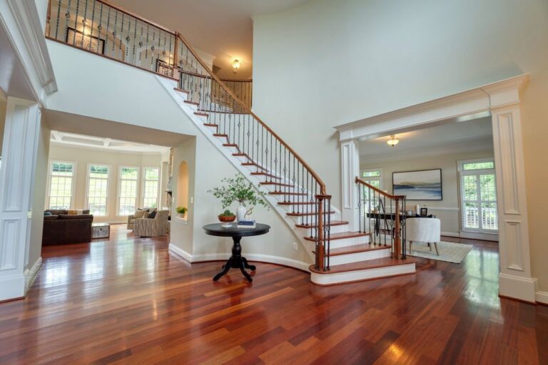 Charming FarmhouseStyle Home in Beacon Hill, Leesburg, Virginia Lists