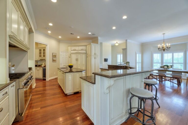 Charming FarmhouseStyle Home in Beacon Hill, Leesburg, Virginia Lists