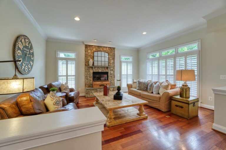 Charming FarmhouseStyle Home in Beacon Hill, Leesburg, Virginia Lists