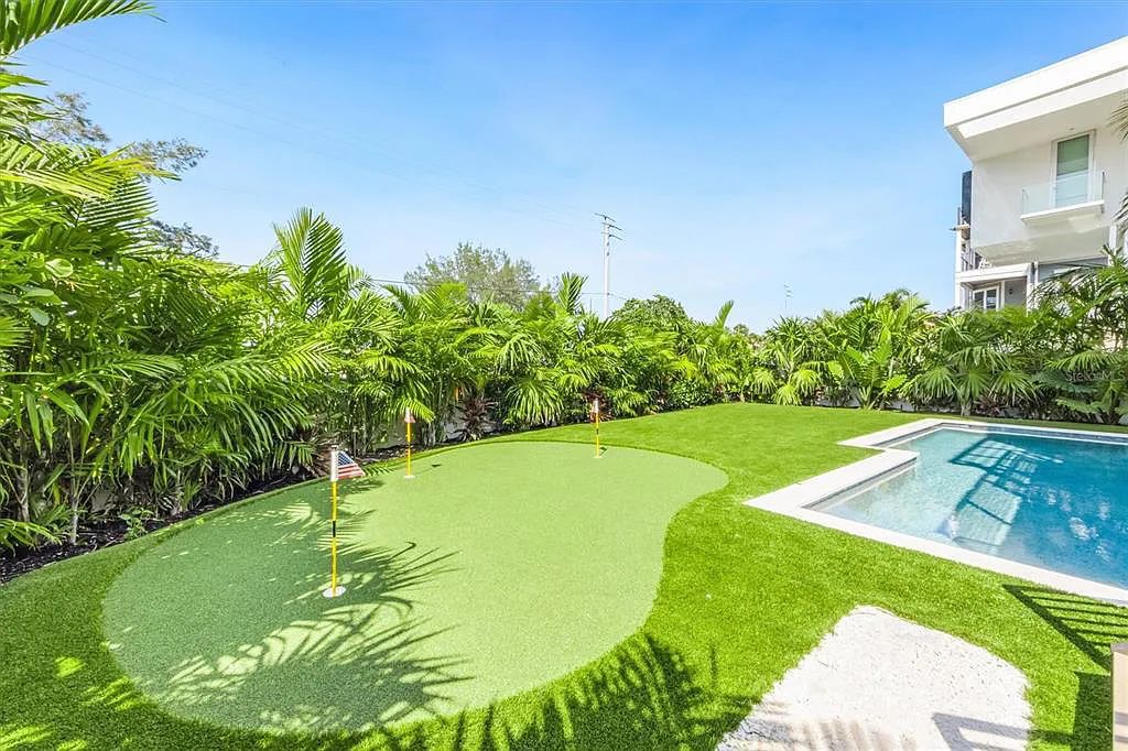 Experience luxury coastal living at 117 N Bay Boulevard, Anna Maria, Florida. This 4-bedrooms, 5-bathrooms, 3,155 square feet bayfront estate is a masterpiece of elegance.