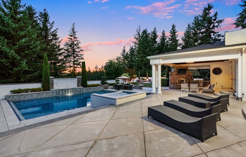 Custom Hampton's Style Home in West Linn, Oregon: Secluded Privacy and Urban Convenience at its Finest $4.595 Million Listing