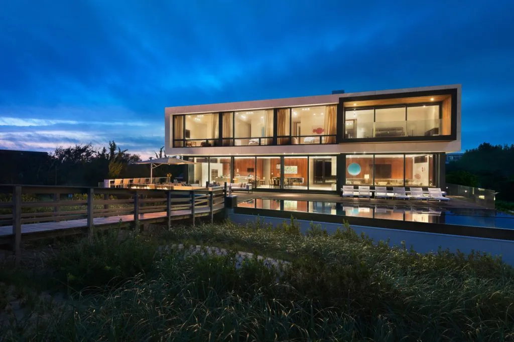 Daniels Lane House Offers Stunning View of Ocean by BMA Architects