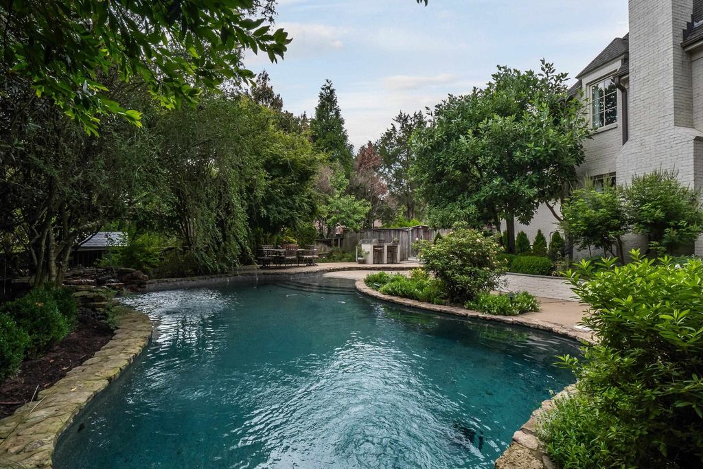 Embrace the Ultimate in Luxury and Peace: Magnificent $2,059 Million Germantown, Tennessee Listing Awaits You