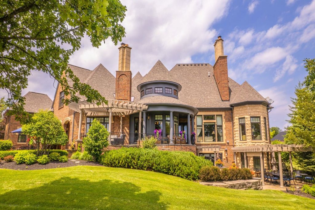 Extraordinary Rochester, Michigan Property: Luxurious Living Amidst Breathtaking Surroundings, Offered at $2.149 Million