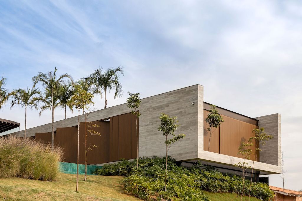 JR House to Enjoy Nature Designed by Padovani Arquitetos Associados