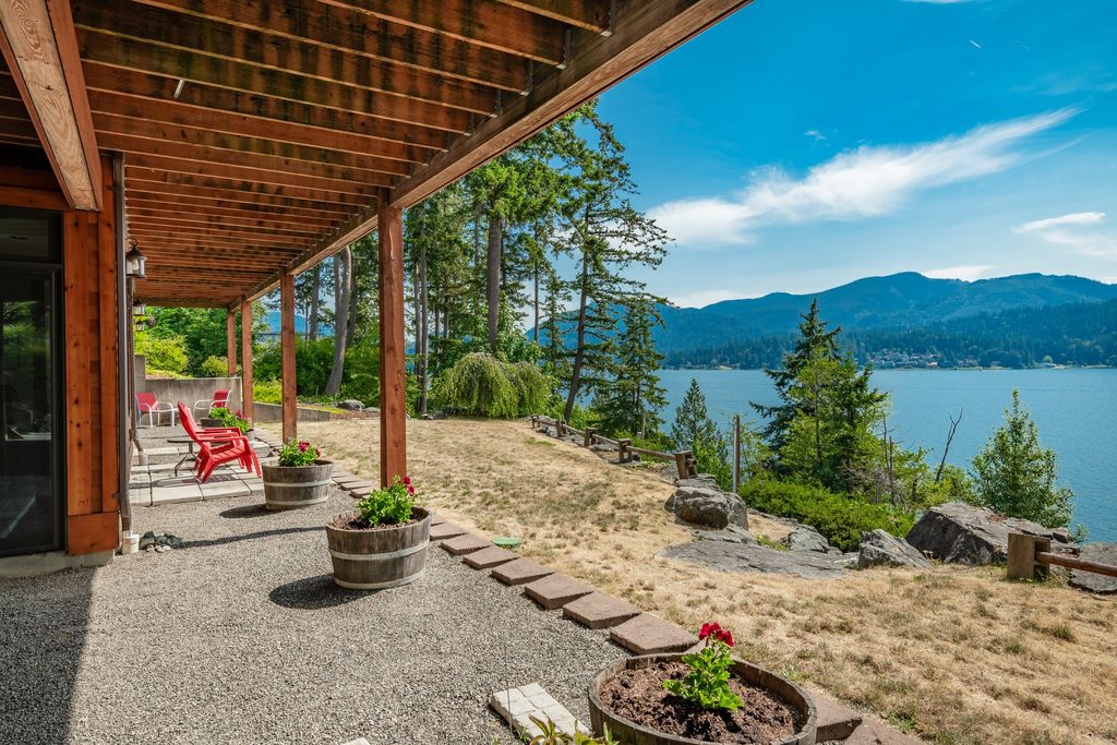 Lakefront Paradise: Luxurious Contemporary Home on Lake Whatcom, Washington Asking $3.489 Million