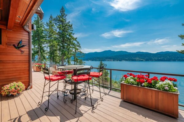 Lakefront Paradise: Luxurious Contemporary Home on Lake Whatcom ...